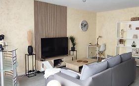 Cosy Appart - Proche Eurexpo - Balcon - Parking - Spacieux T2